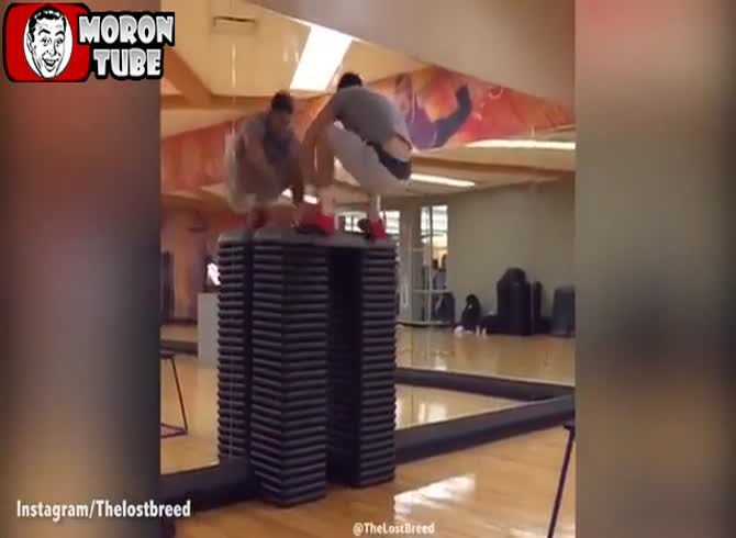 Video :There must be springs hidden in this young American's legs!